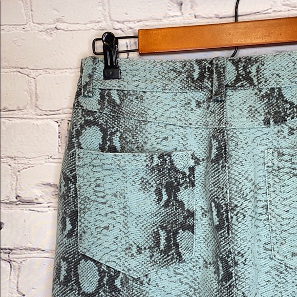 Blue Blush Blue Gray Snake Print Frayed Hem Skirt Size Medium - Picture 9 of 13